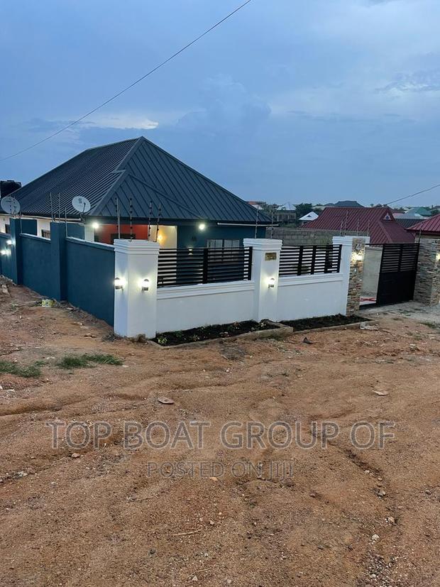 Furnished 4bdrm House in Top Boat Estate, Kumasi Metropolitan for sale · Photo 2