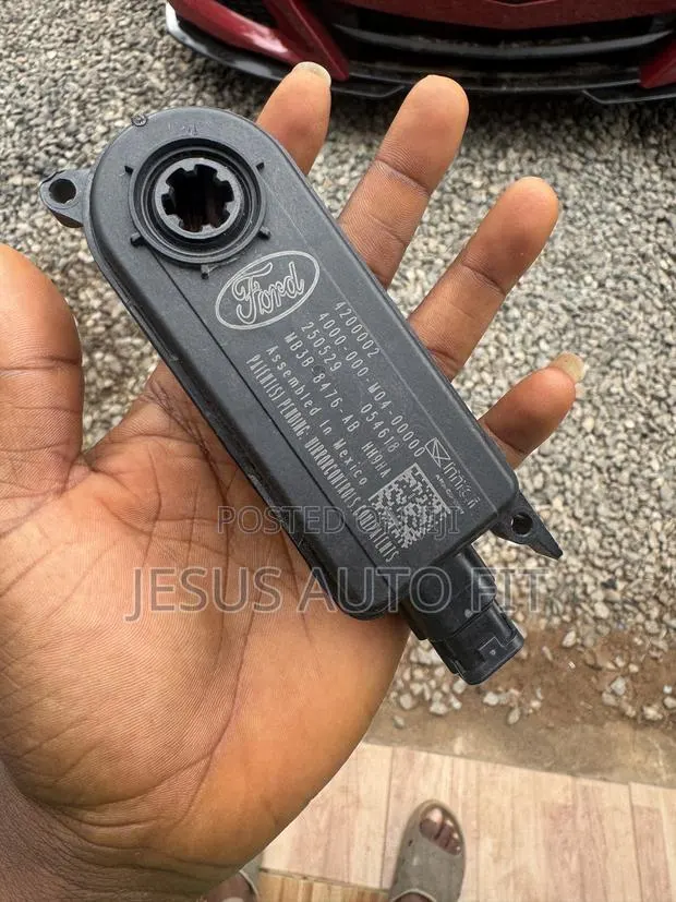 2021-2025 Ford Bronco Shutter Grill Motor MB3B-8476-AB · Photo 1