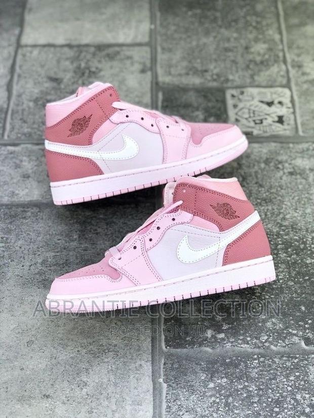Jordan 1 Mid Digital Pink · Photo 1