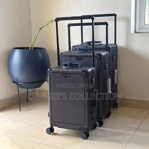Ribbed Aluminum-Frame Polycarbonate Hardside Rolling Suitcases · Photo 1