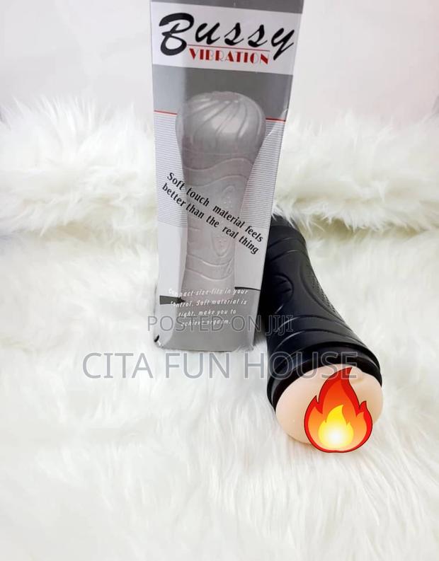 Vibrating Fleshlight Masturbator for Men · Photo 1