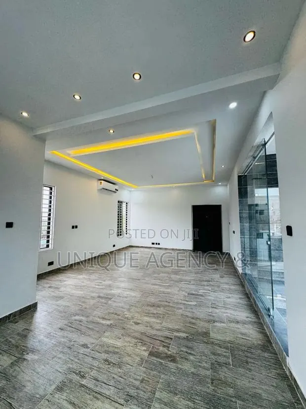 5bdrm Duplex in East Legon for sale · Photo 1