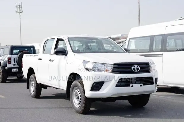 New Toyota Hilux 2026 White · Photo 1