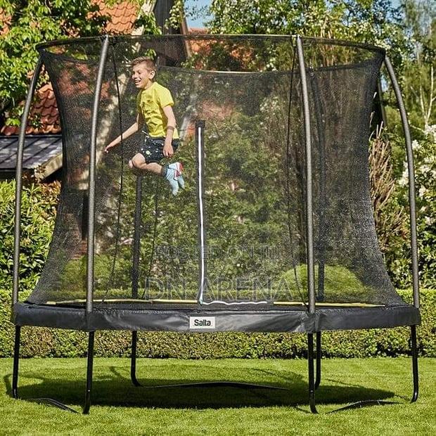 12ft Salta Black Round Comfort Edition Trampoline Enclosure · Photo 2