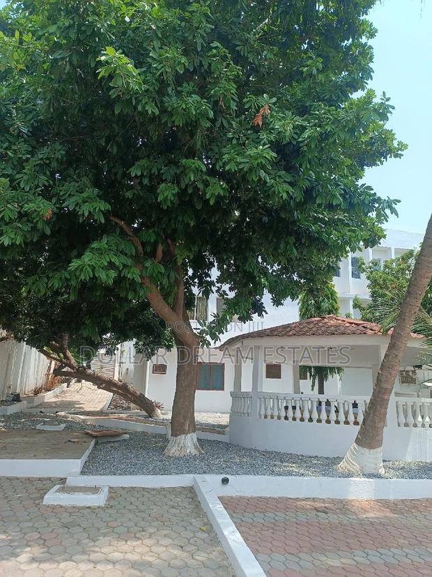 18bdrm House in Kwashieman for sale · Photo 4