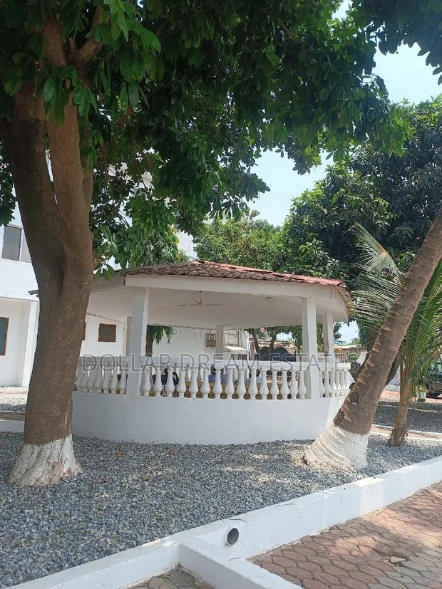 18bdrm House in Kwashieman for sale · Photo 7