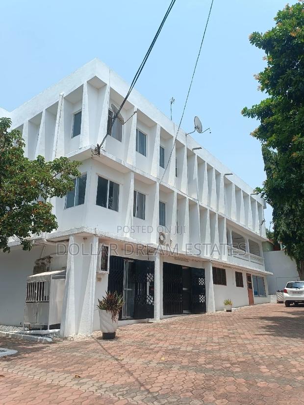 18bdrm House in Kwashieman for sale · Photo 8