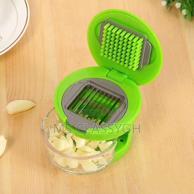 Stainless Steel Manual Garlic Press Household Masher Kitchen · Photo 2