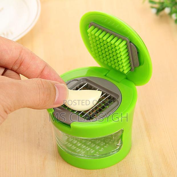 Stainless Steel Manual Garlic Press Household Masher Kitchen · Photo 1