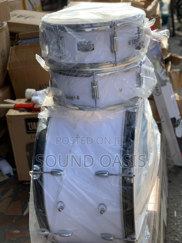 Yamaha 3set Parade/Marching Drumset With Accessories (White) · Photo 1