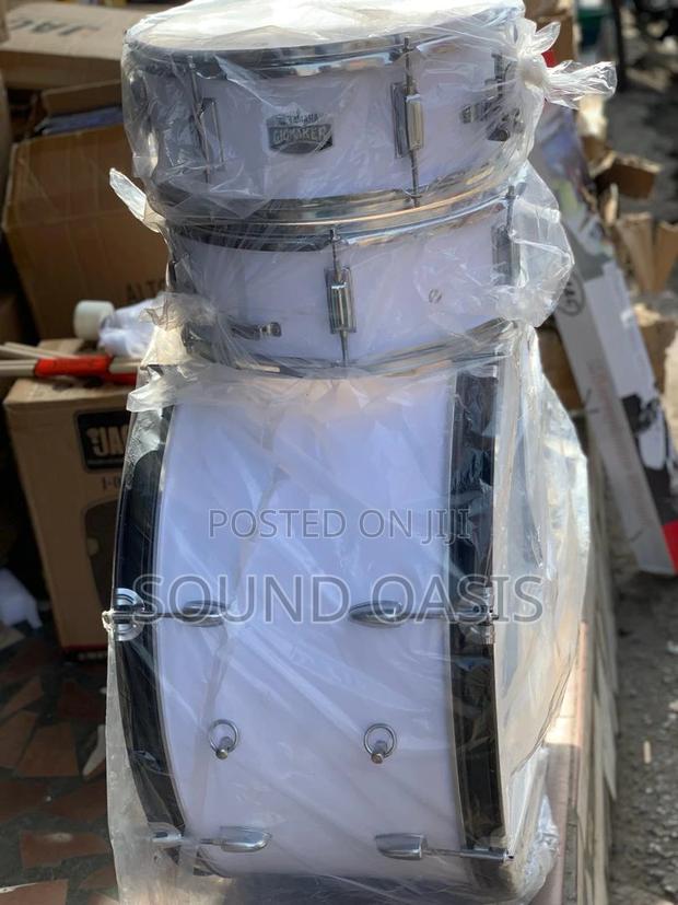 Yamaha 3set Parade/Marching Drumset With Accessories (White) · Photo 2