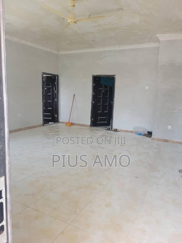 Chamber and Hall Self Contained and Self Compound · Photo 3