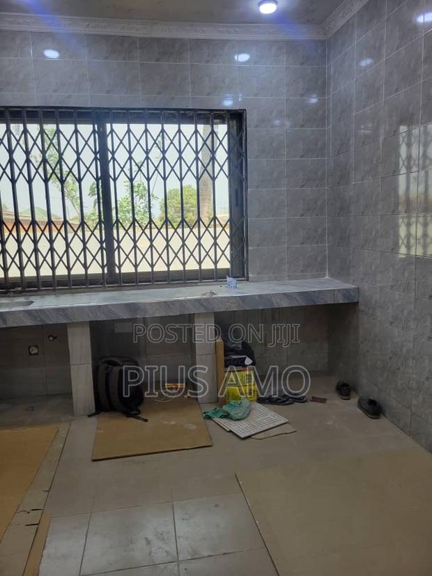 Chamber and Hall Self Contained and Self Compound · Photo 4