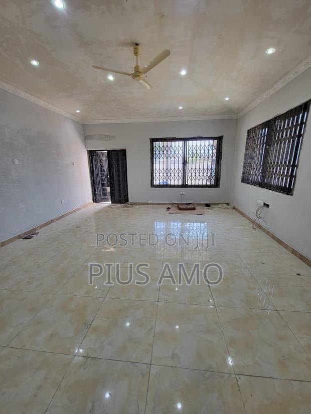 Chamber and Hall Self Contained and Self Compound · Photo 7