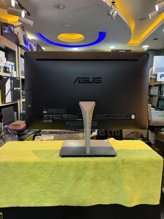 Desktop Computer Asus ET2013IUTI 8GB Intel Core i7 HDD 500GB · Photo 1
