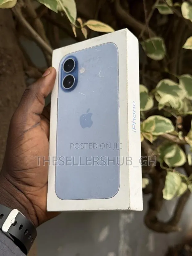 New Apple iPhone 17 256 GB Green · Photo 1
