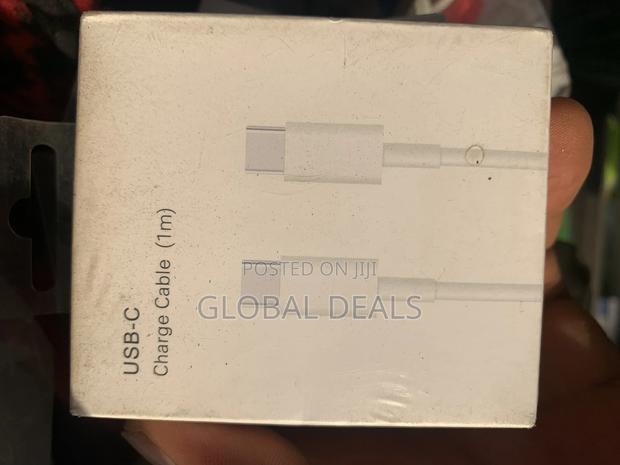 Type C-C Charger Cable · Photo 1