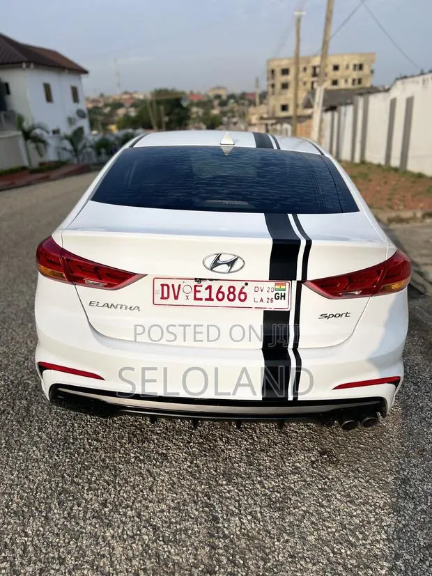 Hyundai Elantra Sport 2018 White · Photo 1