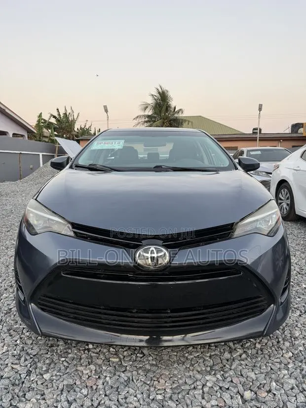 Toyota Corolla LE 4dr Sedan (1.8L 4cyl CVT) 2017 Gray · Photo 1