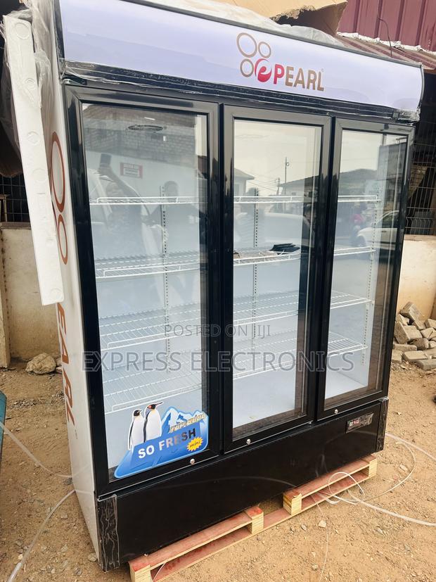 Vertical Display Fridge Pearl PVC-150 · Photo 1