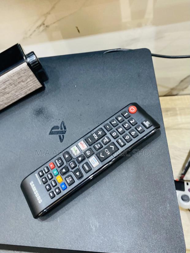 Classic Design Samsung Electric Remote Control. · Photo 1