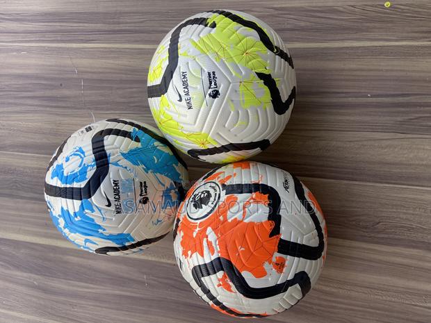 Original Size 4 Football Suitable for Grass Pitch · Photo 3