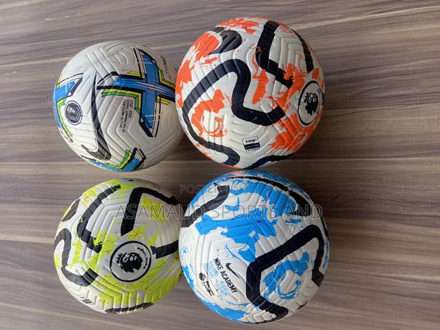 Original Size 4 Football Suitable for Grass Pitch · Photo 1