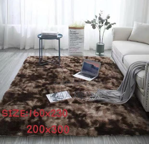 Fluffy Center Carpet · Photo 1