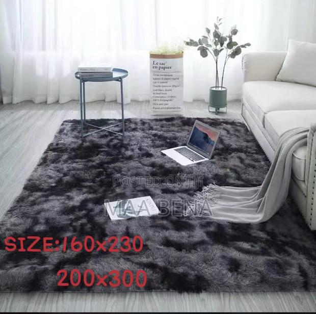 Fluffy Center Carpet · Photo 2