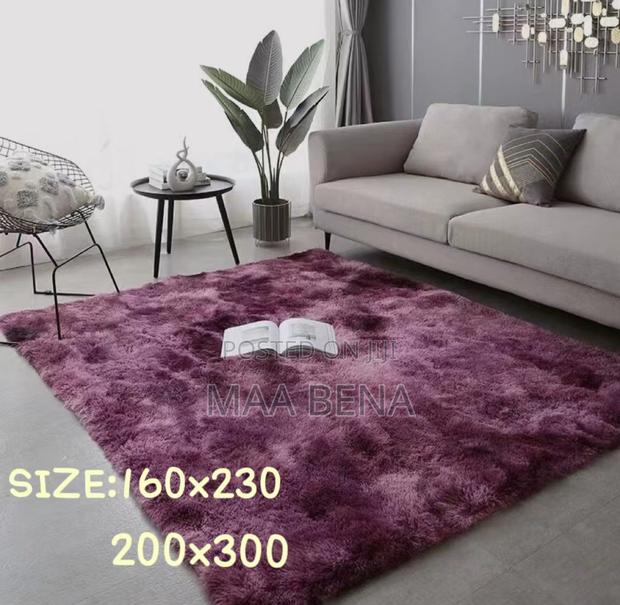 Fluffy Center Carpet · Photo 3