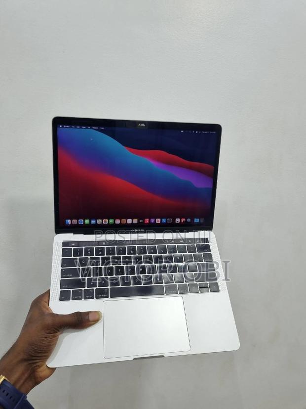 Laptop Apple MacBook Pro 2017 8GB Intel Core I5 SSD 256GB · Photo 8