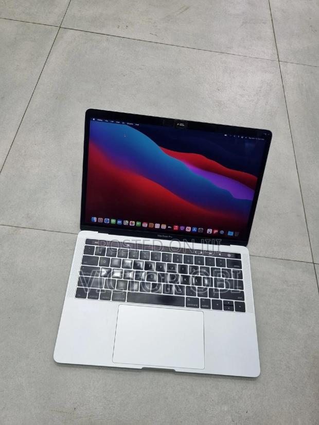 Laptop Apple MacBook Pro 2017 8GB Intel Core I5 SSD 256GB · Photo 1