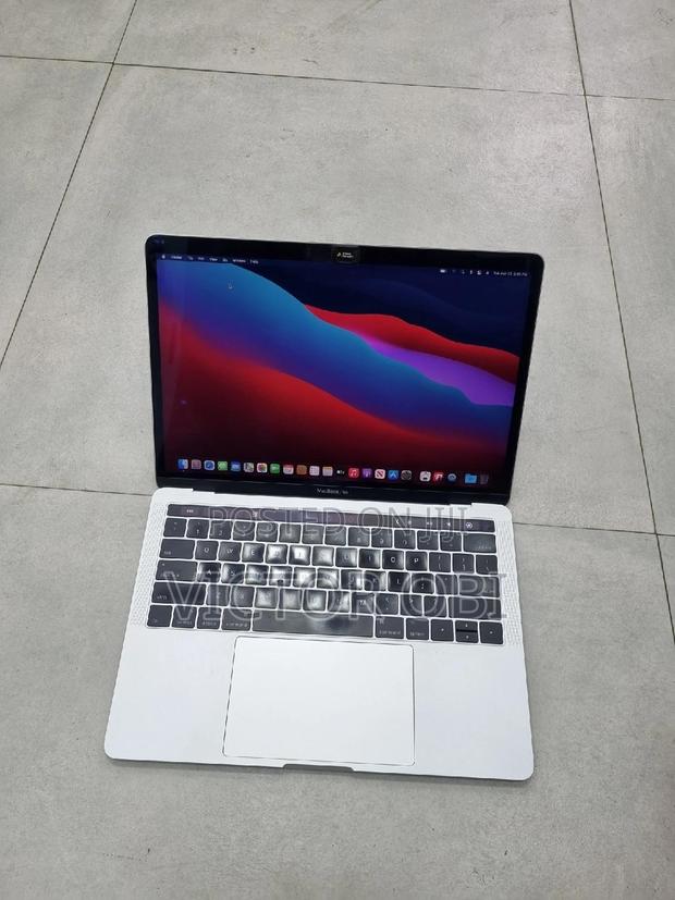 Laptop Apple MacBook Pro 2017 8GB Intel Core I5 SSD 256GB · Photo 2