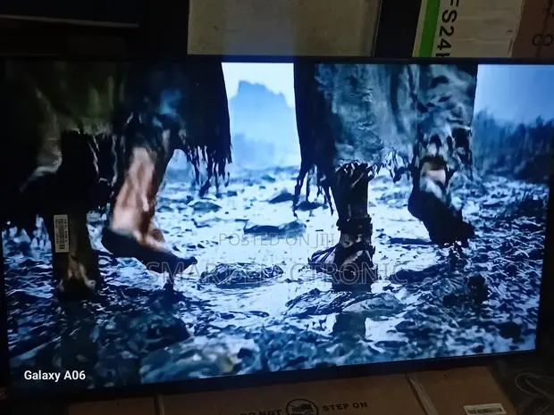 Samsung 43-Inch Smart Television With Wide Color Technology · Photo 1