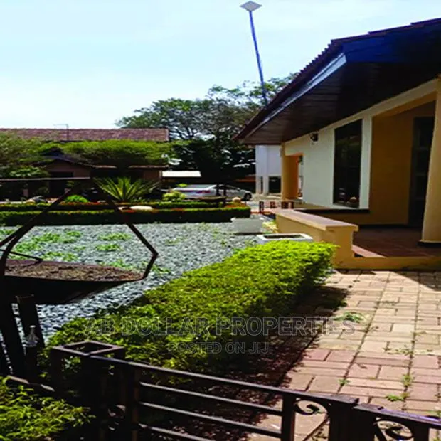 4 Bedroom House for Sale · Photo 1