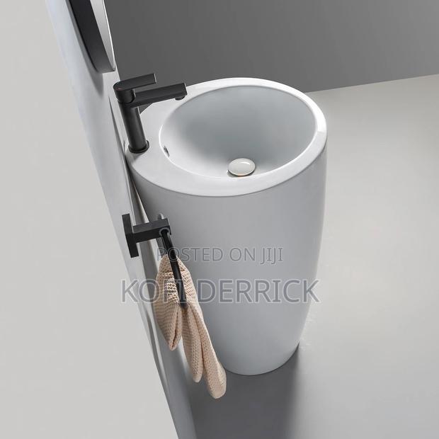 Freestanding Basin · Photo 2