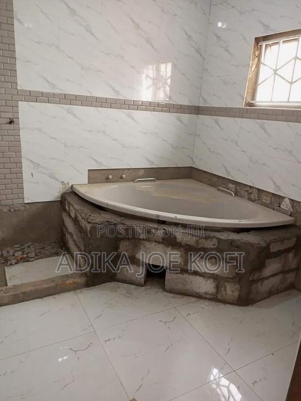 Excellent Stone's and Tilling Work · Photo 2