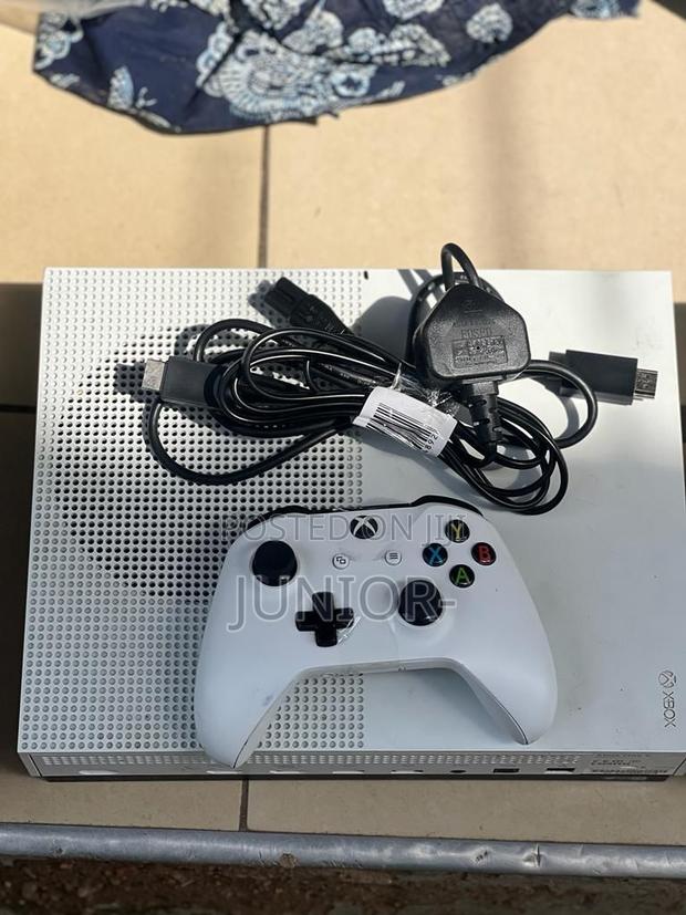 Xbox One S 10 Games Freee Long Wire Pad · Photo 1
