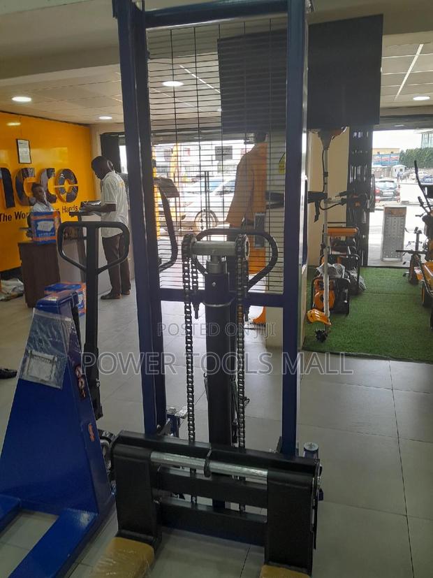 Manual Stacker 1500kg Wadfow · Photo 1