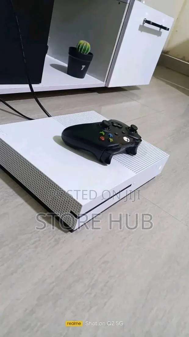 Xbox One S White · Photo 1