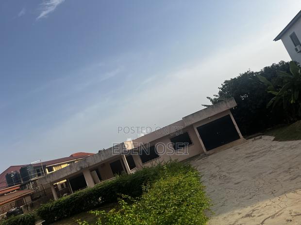 5bdrm Apartment in Dansoman for sale · Photo 5