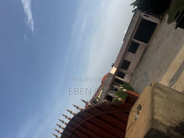 5bdrm Apartment in Dansoman for sale · Photo 3