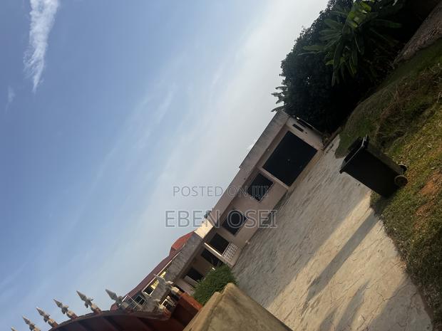 5bdrm Apartment in Dansoman for sale · Photo 2