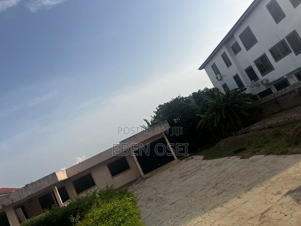 5bdrm Apartment in Dansoman for sale · Photo 4