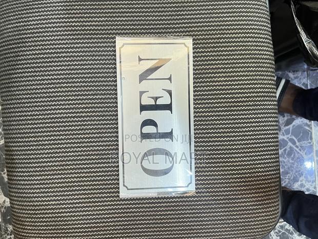 Open and Closed Communication Sign · Photo 1