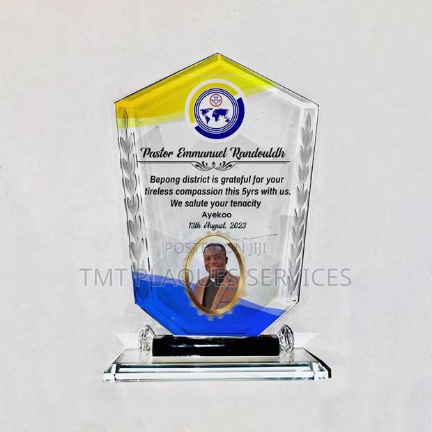 Round Crystal Award Plaque · Photo 2