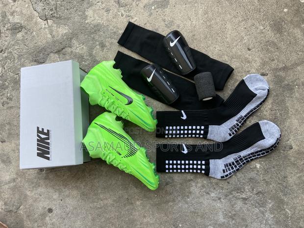 Original Nike Football Boot at Cool Price · Photo 6