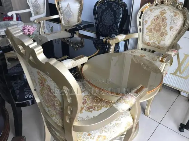 Luxury Table and Chairs · Photo 1