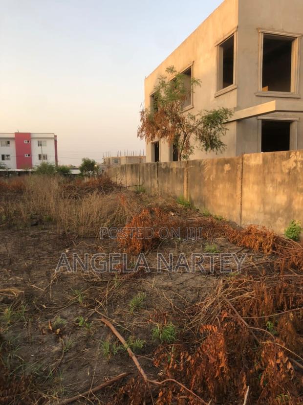 Titled One Acre Land in a Gated Community in Sakumono Estate · Photo 2