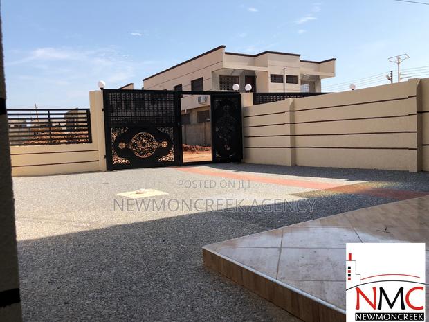 3bdrm Duplex in Oyarifa Road, Accra Metropolitan for sale · Photo 3
